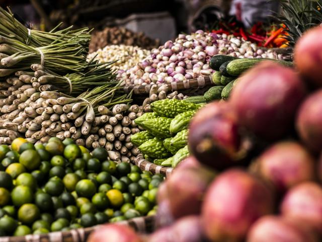 farmers market unsplash